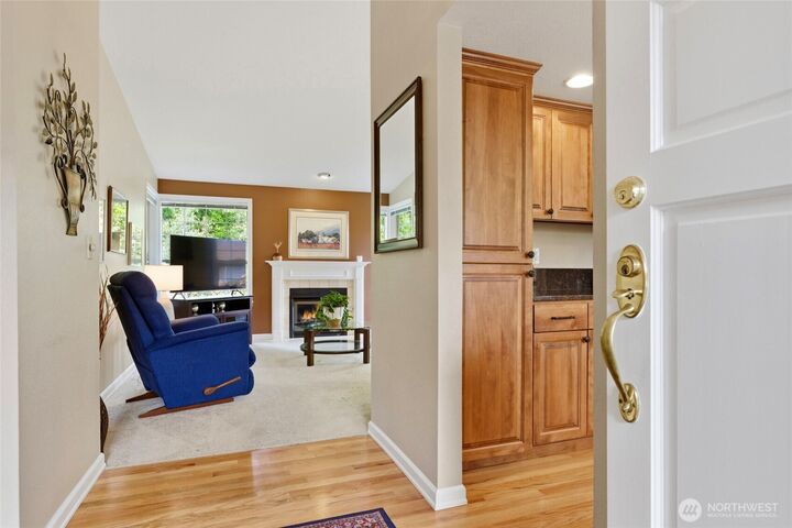 Property Photo:  6713  113th Place SE  WA 98006 