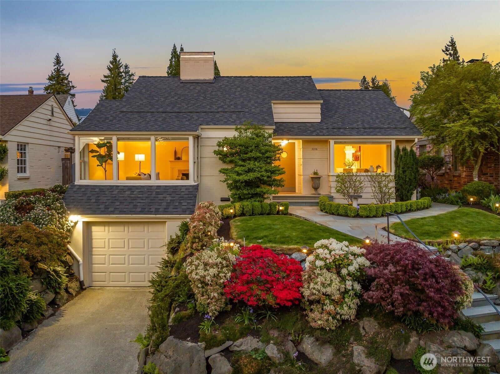 Property Photo:  3016  42nd Avenue W  WA 98199 