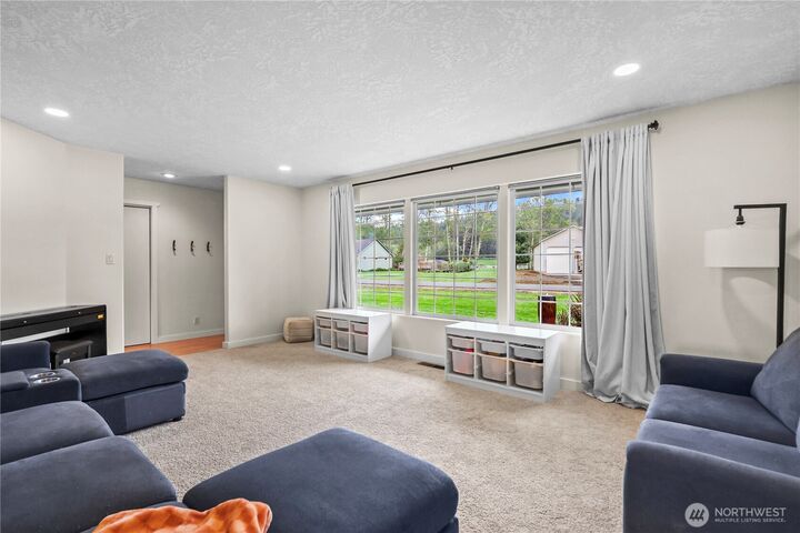 Property Photo:  21  Monroe Drive  WA 98612 