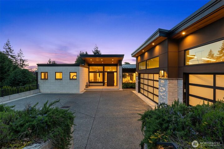 Property Photo:  1421  88th Avenue NE  WA 98004 