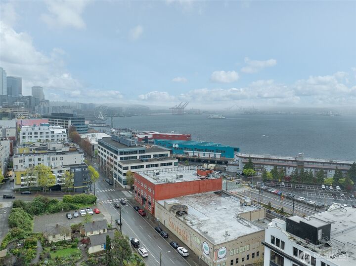 Property Photo:  2607  Western Avenue 552  WA 98121 