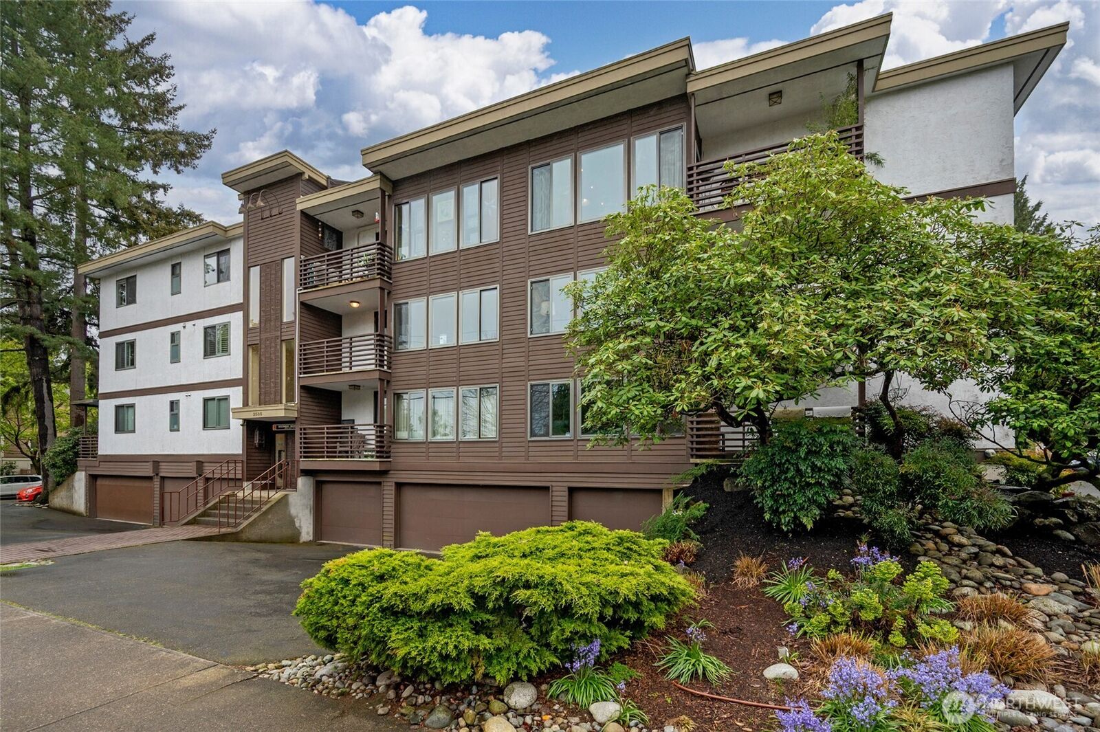 Property Photo:  3505 W Government Way 205  WA 98199 