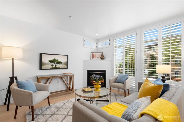 Property Photo:  211  Kirkland Avenue 208  WA 98033 