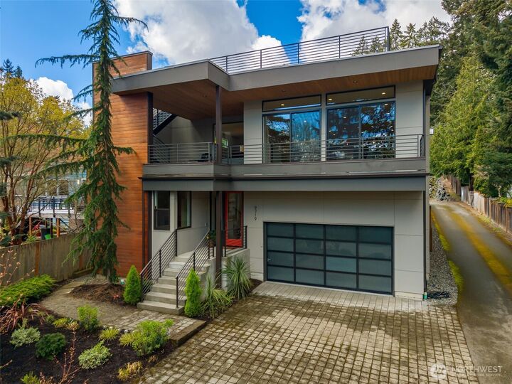 Property Photo: 9719 Lake Shore Boulevard NE WA 98115