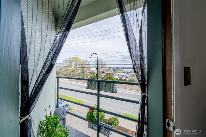 Property Photo:  4000  24th Avenue W 202  WA 98199 