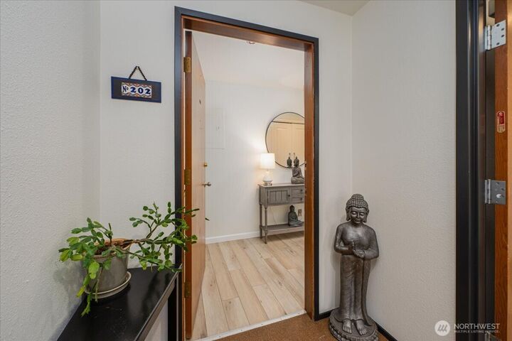 Property Photo:  4000  24th Avenue W 202  WA 98199 