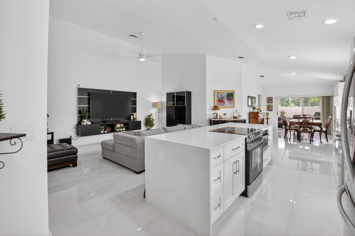 Property Photo:  5501 Grande Palm Circle  FL 33484 