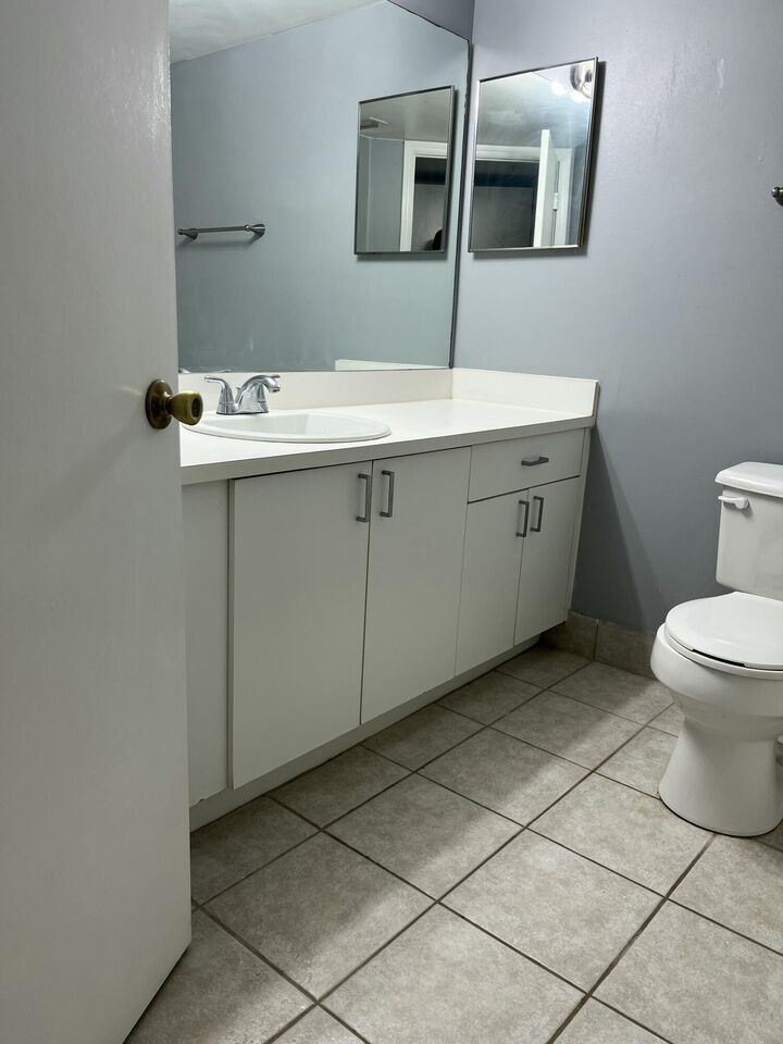 Property Photo:  1000 Crestwood Court S 1009  FL 33411 