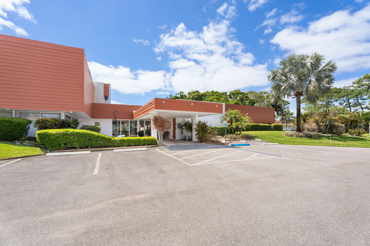 Property Photo:  2600 SE Ocean Boulevard R2  FL 34996 