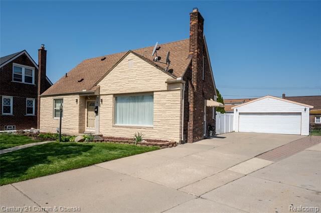 Property Photo:  5 Barclay Court  MI 48126 