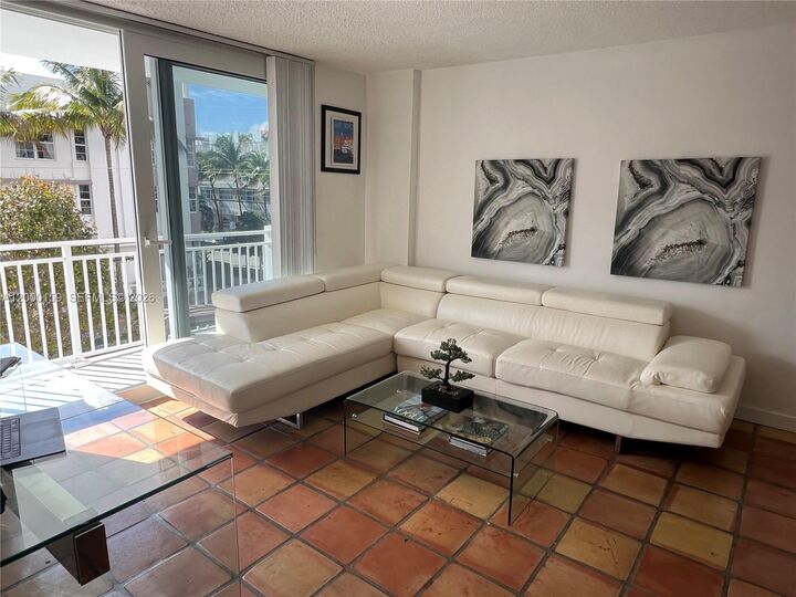 Property Photo:  345 Ocean Dr 303  FL 33139 