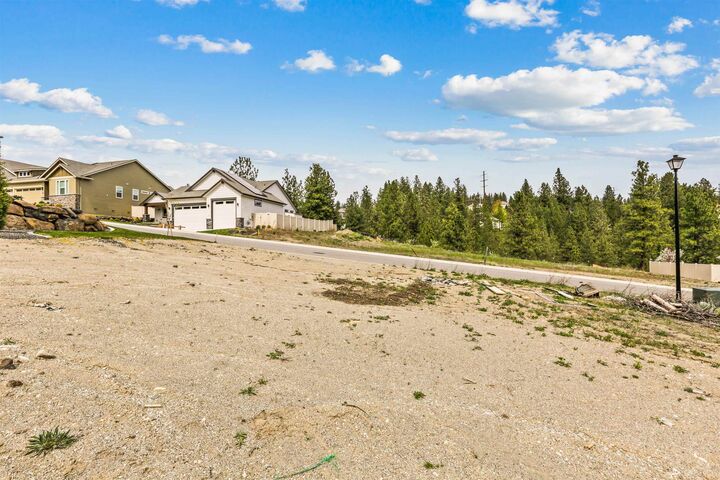 Property Photo: 5111 N Scenic Ln WA 99212