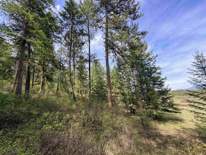 Property Photo:  822-J Barzee Rd  WA 99114 