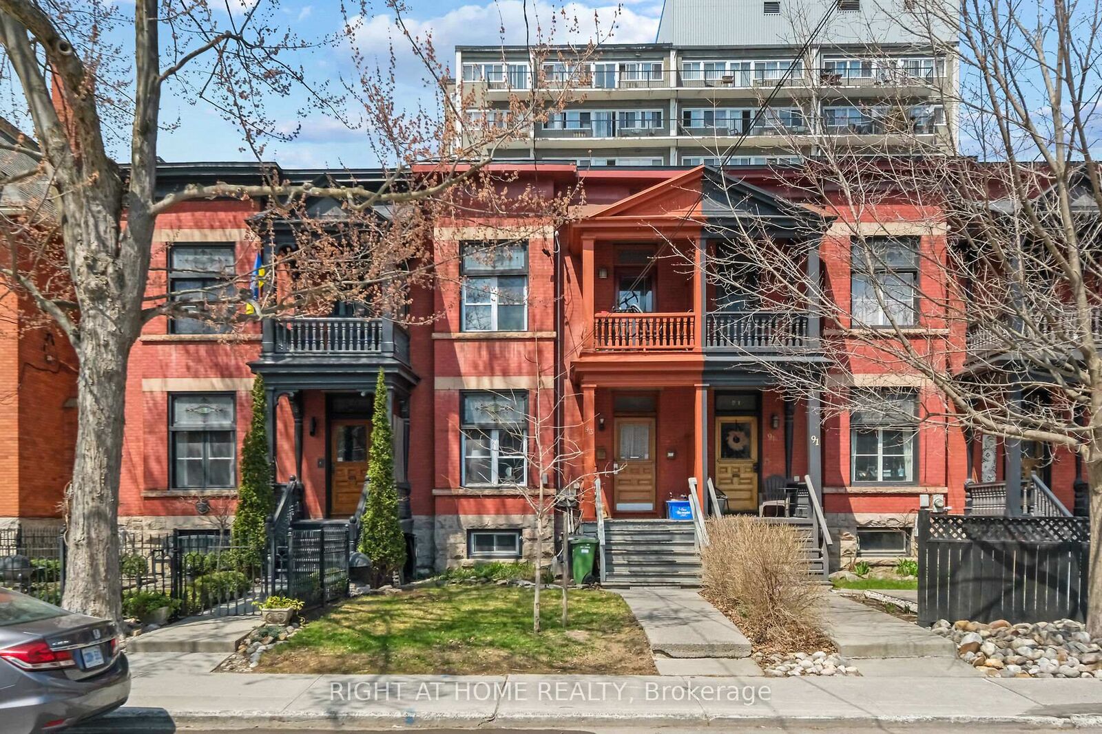 Property Photo: 93 Gilmour Street ON K2P 0N5