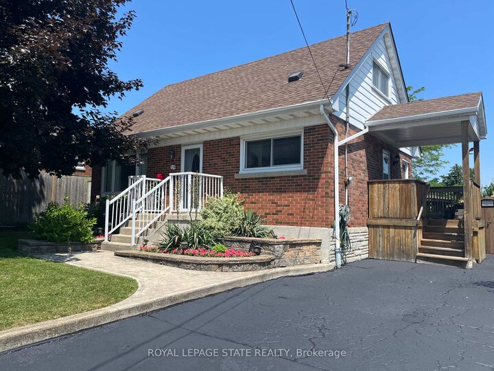 Property Photo: 129 Broker Drive ON L8T 2B9