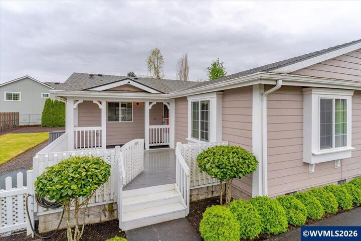 Property Photo:  3427 Lake Vanessa Cir NW  OR 97304 