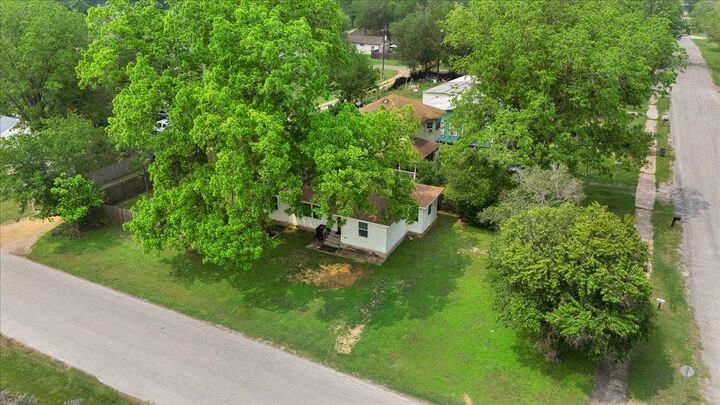 Property Photo:  608 Washington Street  TX 78957 