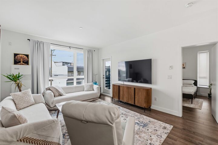 Property Photo: 11718 224 Street 306 BC V2X 6A2