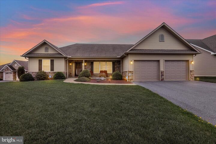 Property Photo:  17 Park View Drive  PA 17067 