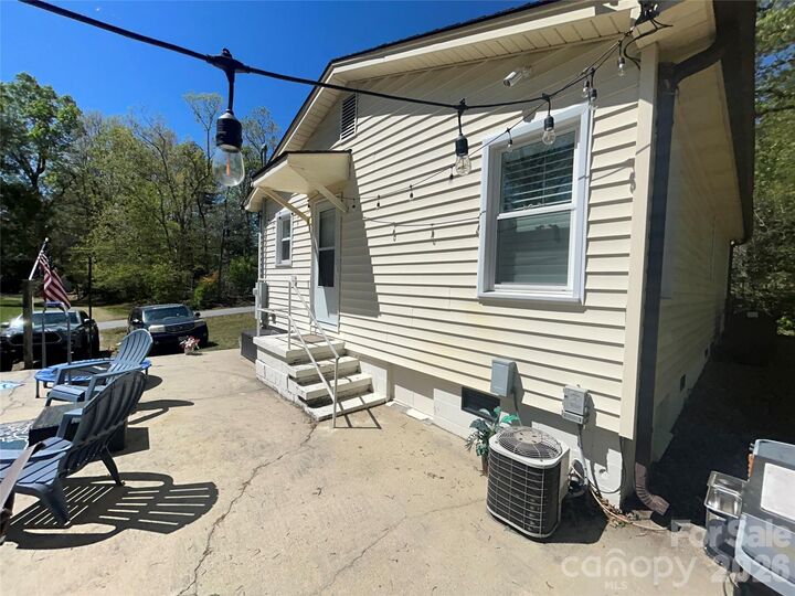 Property Photo:  110 9th Street  NC 28711 