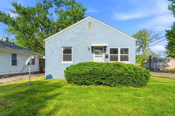 Property Photo:  3049 Hiawatha Street  OH 43224 