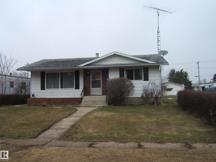 Property Photo: 5030 52 Avenue AB T0B 0C0