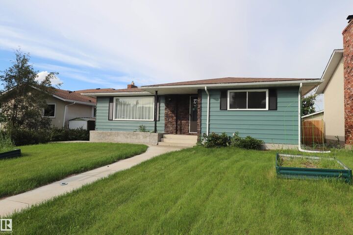 Property Photo: 7120 39 Avenue NW AB T6K 0R6