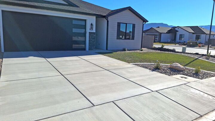 Property Photo:  1046 N Olesia St  UT 84721 