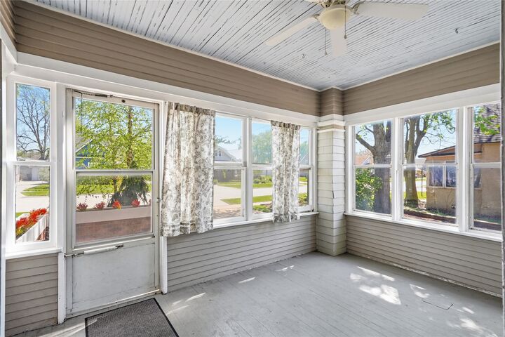 Property Photo:  504 4th Street  IA 50265 