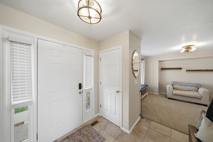 Property Photo:  1935 SE Prairie Creek Drive  IA 50263 
