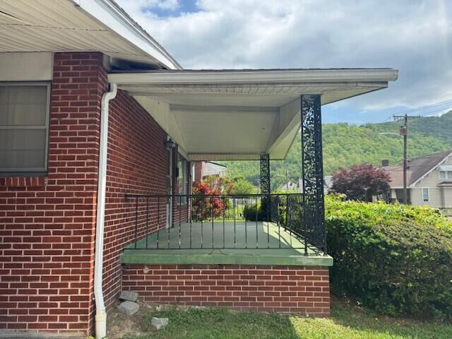 Property Photo:  403 E Mound Street  KY 40831 