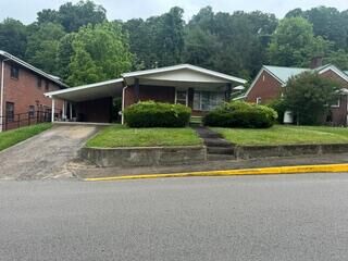 Property Photo:  403 E Mound Street  KY 40831 