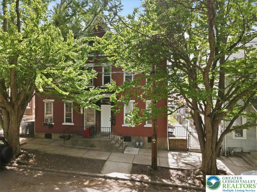 Property Photo:  247 W Fairview Street  PA 18018 