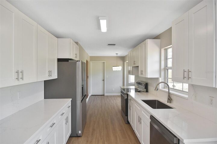 Property Photo:  2760 Shamrock Drive  FL 34293 