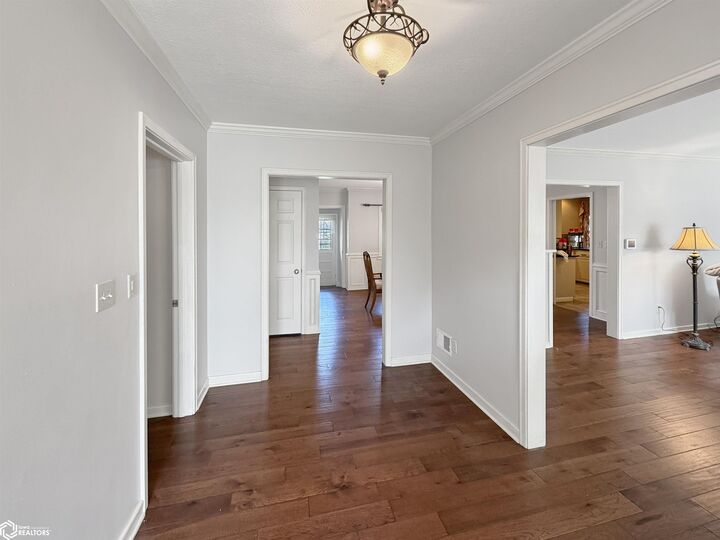 Property Photo:  403 Jason Avenue  IA 50126 