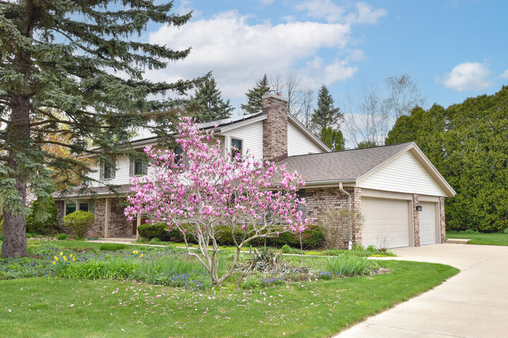 Property Photo:  2520 W Margaretta Ct  WI 53209 
