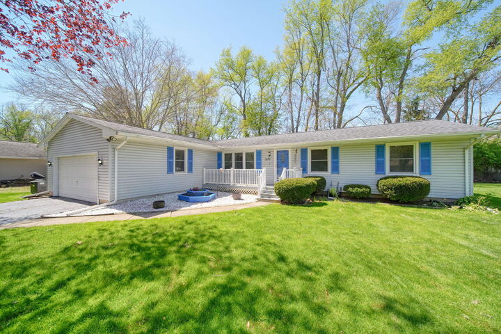 Property Photo:  3130 Daggitt Drive  MI 49283 