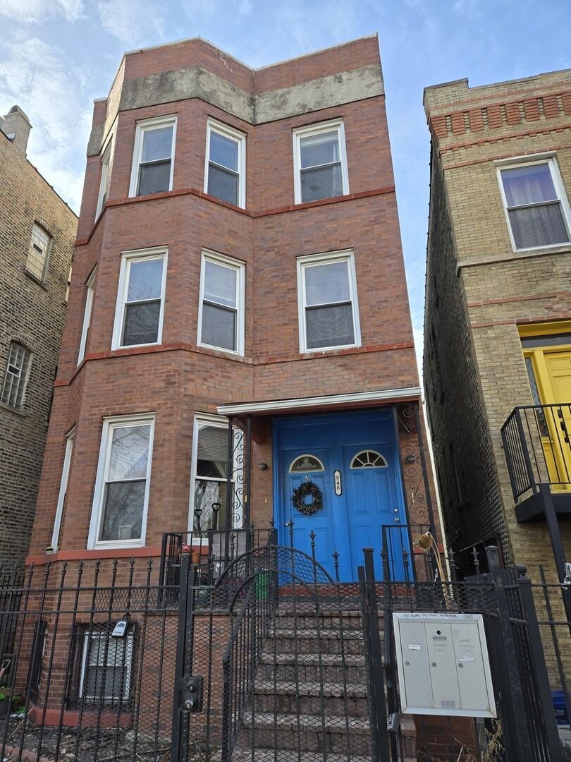 Property Photo:  948 N California Avenue  IL 60622 