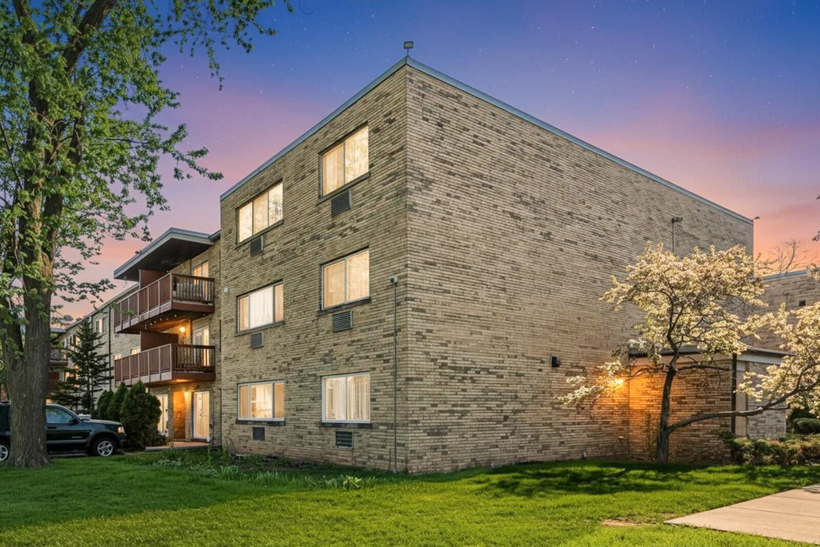 Property Photo: 700 W Dempster Street G1 IL 60056
