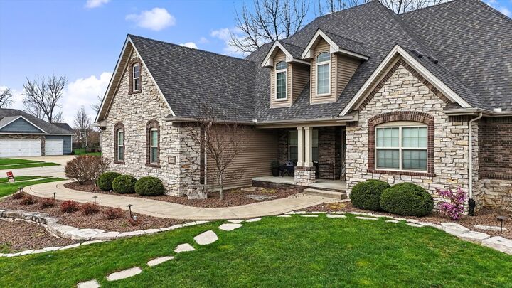 Property Photo:  1505 Cottonwood Court  IL 61853 