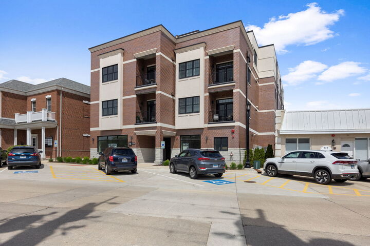 Property Photo:  514 Hillgrove Avenue 202  IL 60558 