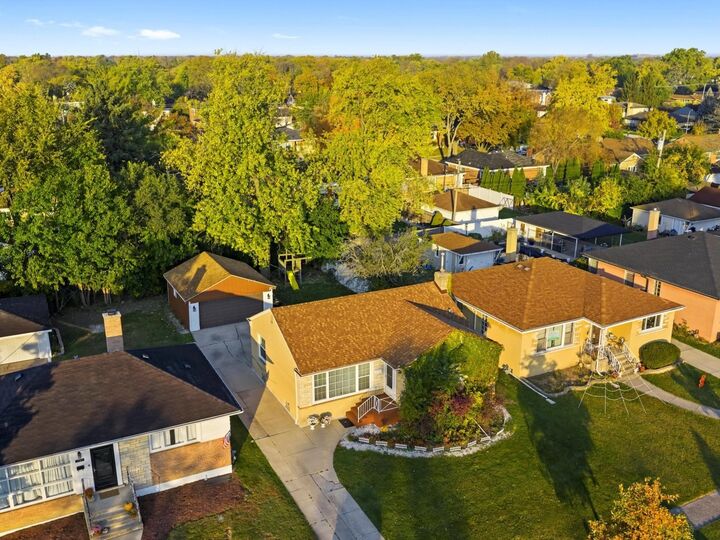 Property Photo:  2136 Bristol Avenue  IL 60154 