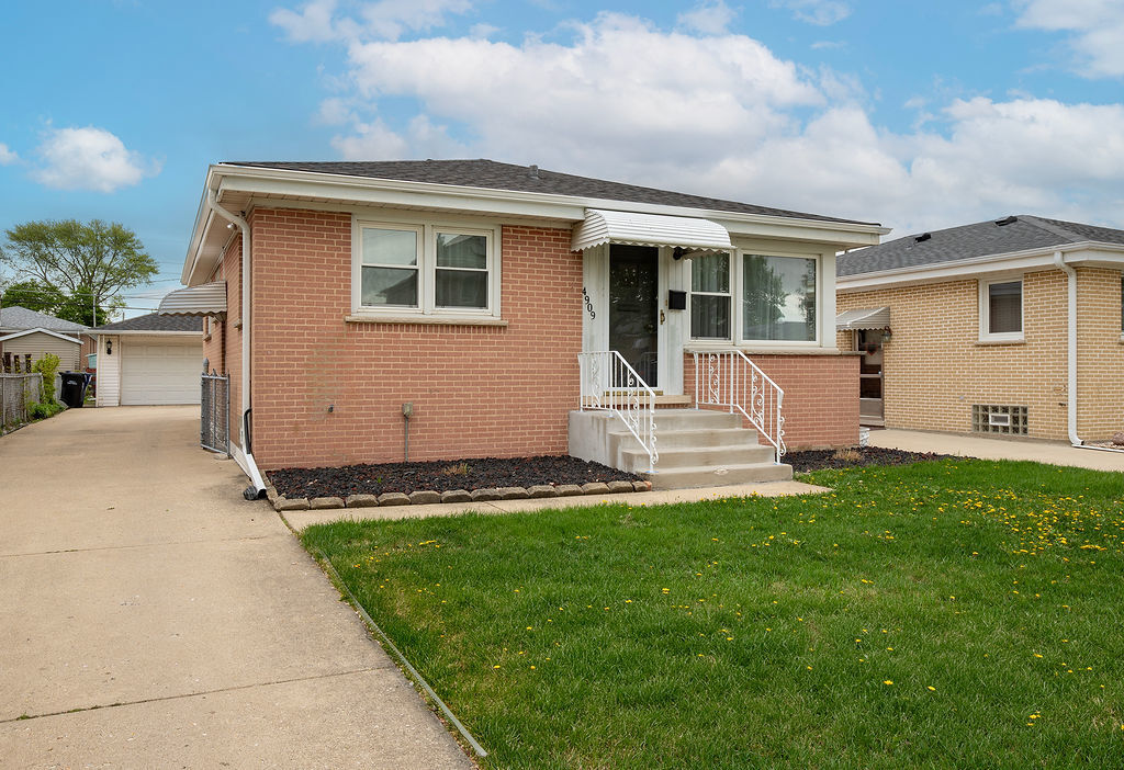 Property Photo:  4909 N Orange Avenue  IL 60706 