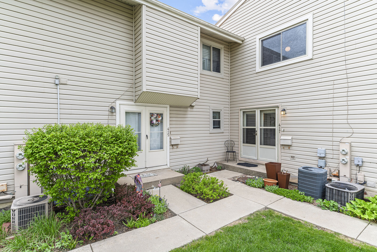 Property Photo: 417 Verde Drive IL 60173