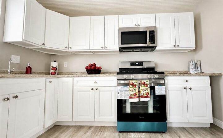 Property Photo:  530 W Devonshire Avenue 19  CA 92543 
