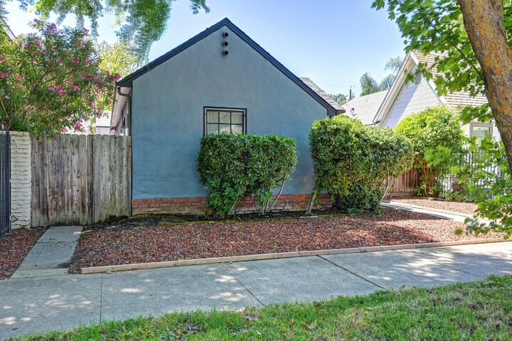 Property Photo:  3226 W Street  CA 95817 