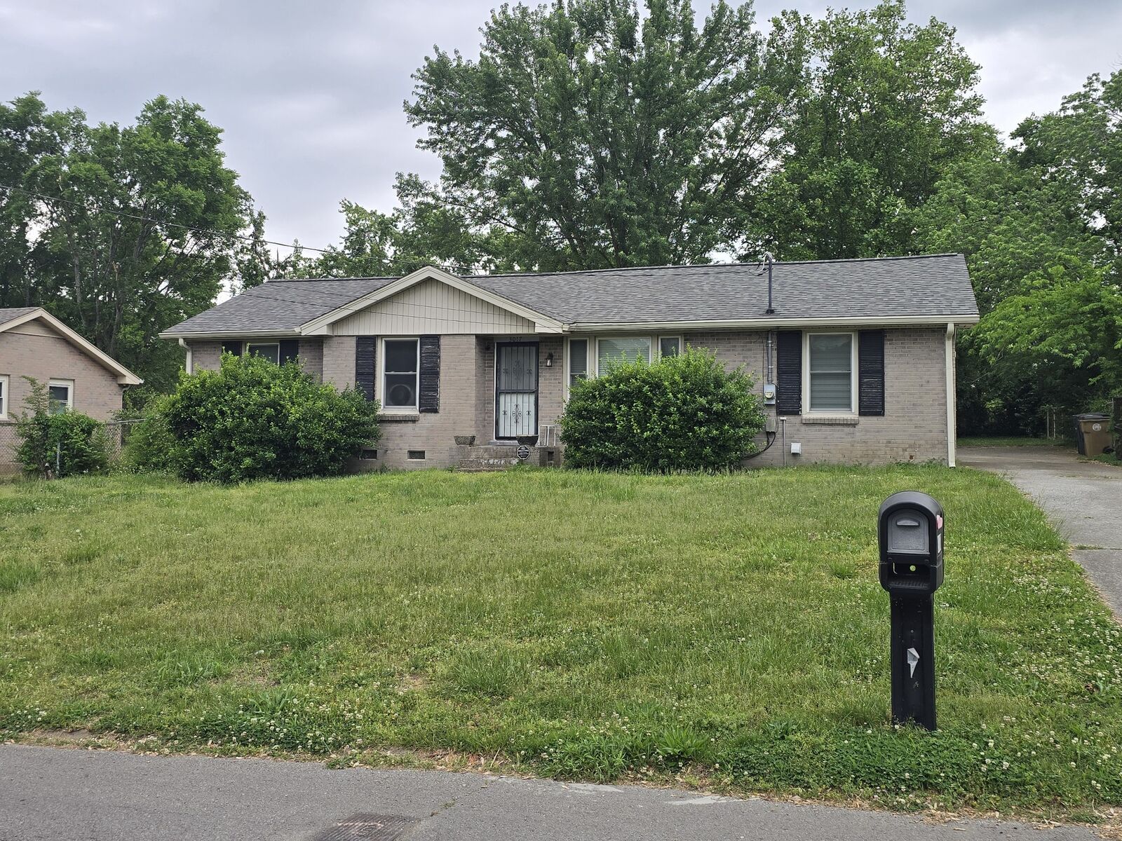 Property Photo:  3017 Buenaview Blvd  TN 37218 