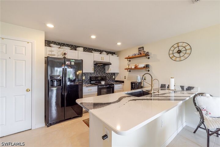 Property Photo:  1607 NE 35th Lane  FL 33909 