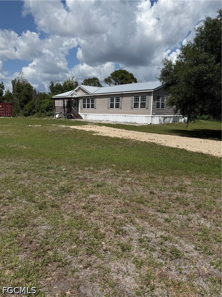 Property Photo: 1660 Evans Road FL 33935