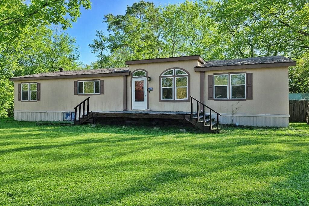 Property Photo:  105 West Spruce  TX 75949 